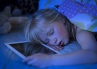 Girl sleeping with an i-pad | Recurso educativo 769398